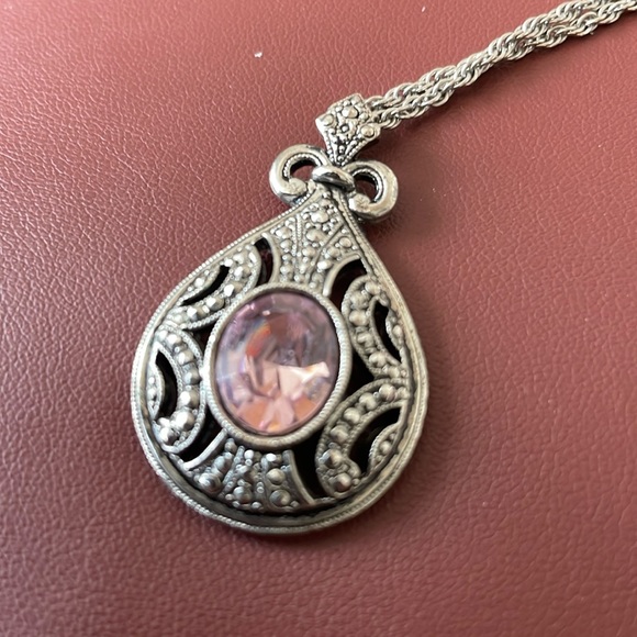 -Deco Style Pendant/ Necklace w / Pink Stone Vintage Avon - Picture 7 of 7